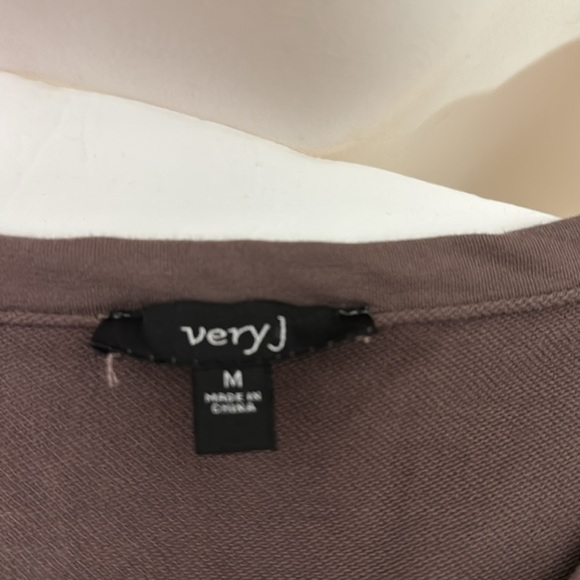 NWOT Very J Long Sleeved Top - Picture 4 of 4